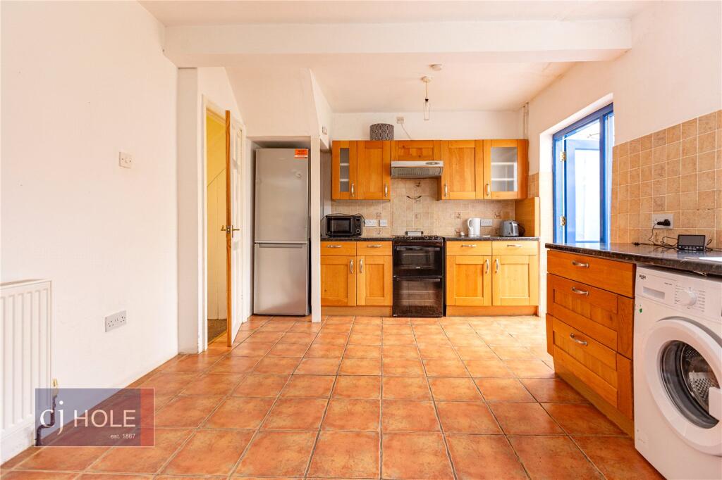 4 bed Mid Terraced House for rent in Bristol. From CJ Hole - Bishopston