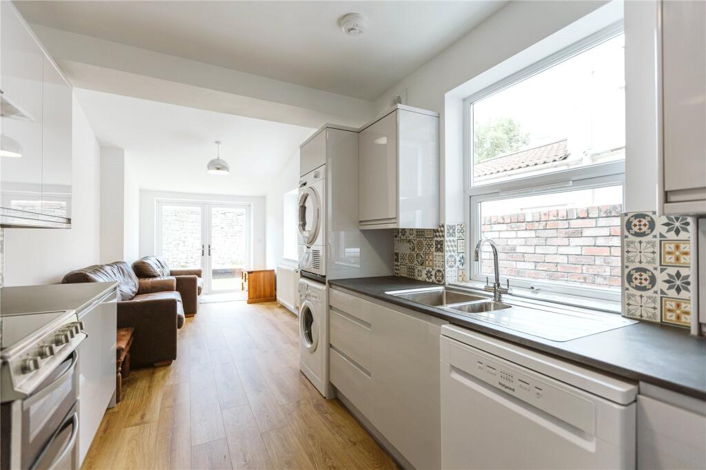 5 bed Mid Terraced House for rent in Bristol. From CJ Hole - Bishopston