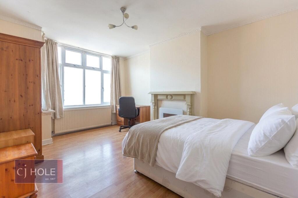 4 bed Mid Terraced House for rent in Bristol. From CJ Hole - Bishopston