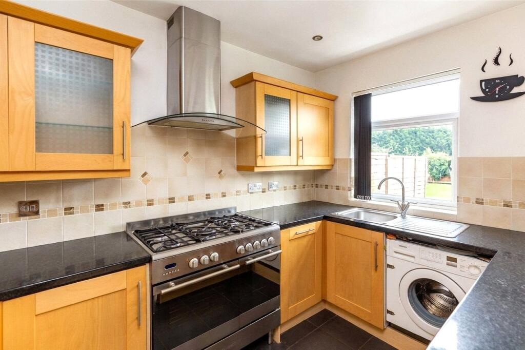 4 bed Mid Terraced House for rent in Bristol. From CJ Hole - Bishopston