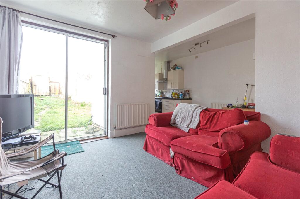 4 bed Mid Terraced House for rent in Bristol. From CJ Hole - Bishopston