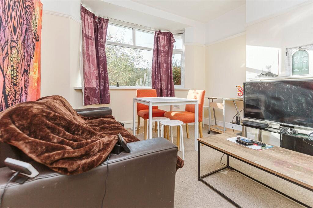 3 bed Mid Terraced House for rent in Bristol. From CJ Hole - Bishopston