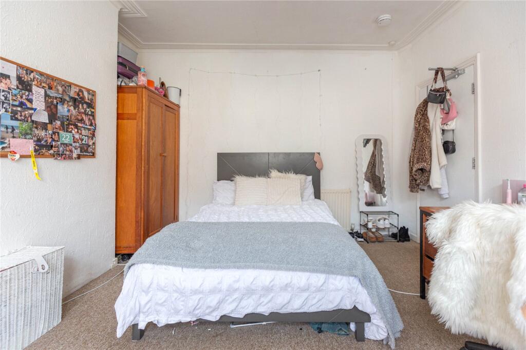 6 bed Mid Terraced House for rent in Bristol. From CJ Hole - Bishopston