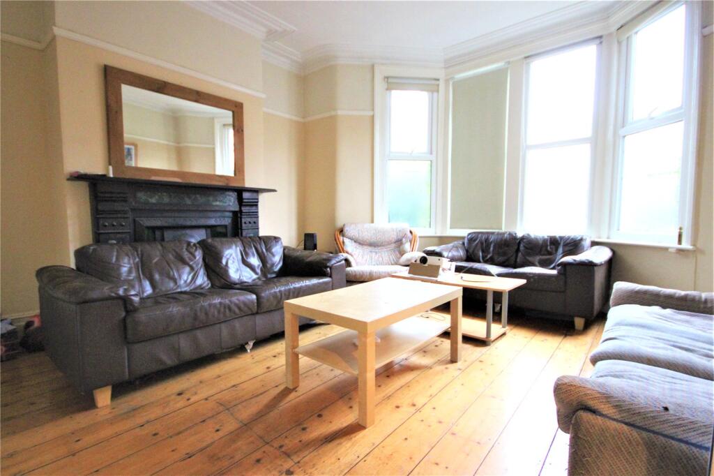 6 bed Mid Terraced House for rent in Bristol. From CJ Hole - Bishopston