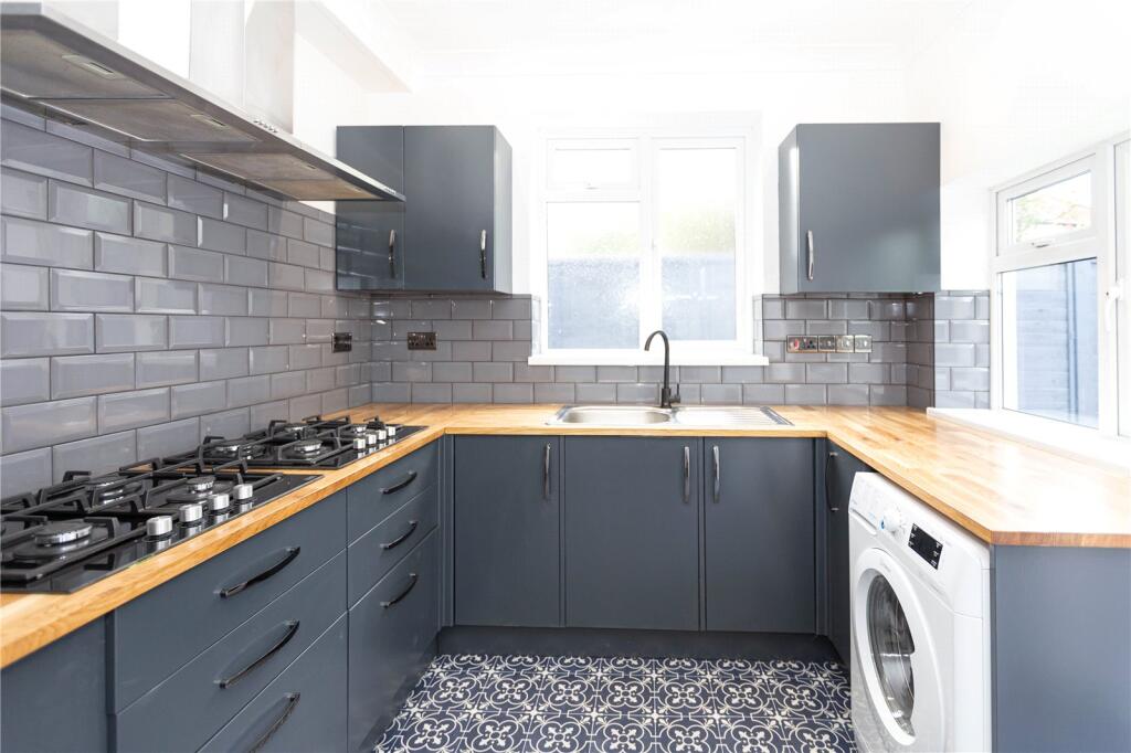 6 bed Semi Detached for rent in Bristol. From CJ Hole - Bishopston 6 bed Semi Detached for rent in Bristol. From CJ Hole - Bishopston