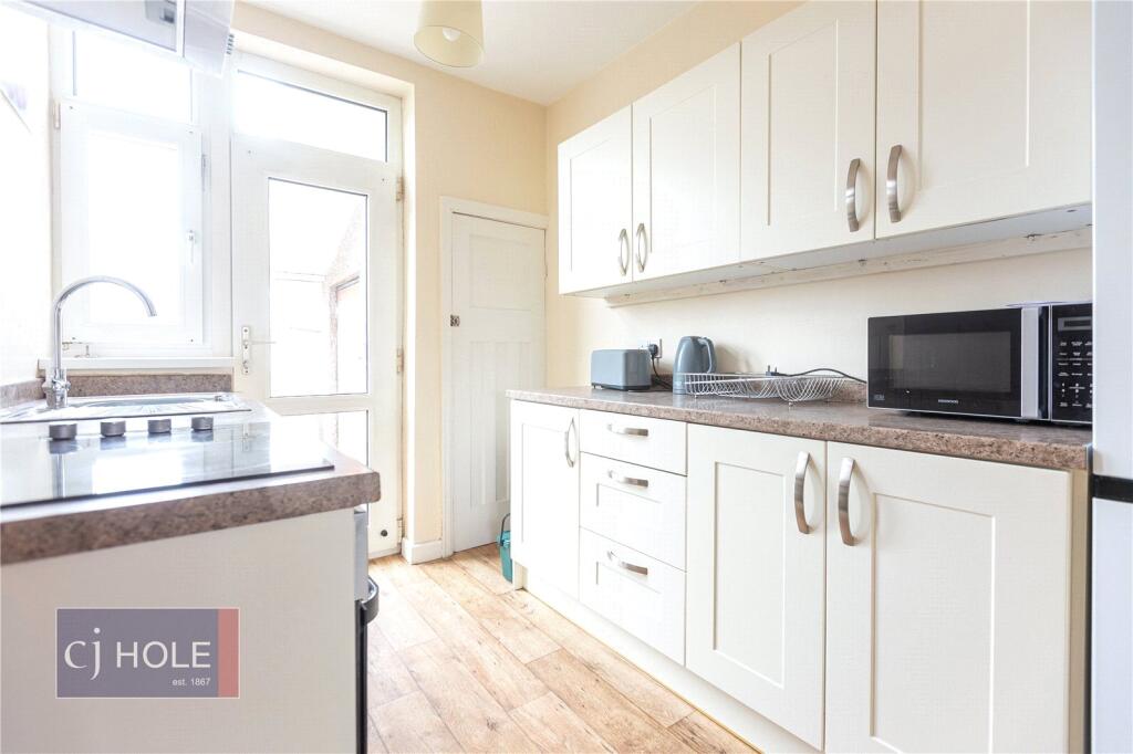 3 bed Mid Terraced House for rent in Bristol. From CJ Hole - Bishopston