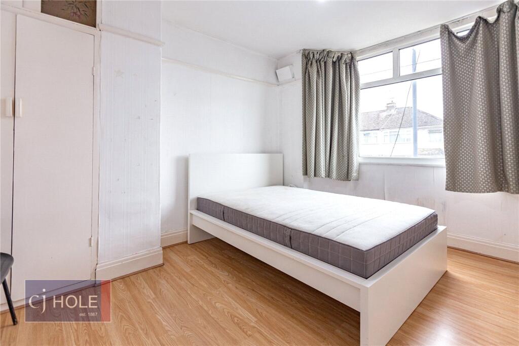 3 bed Mid Terraced House for rent in Bristol. From CJ Hole - Bishopston