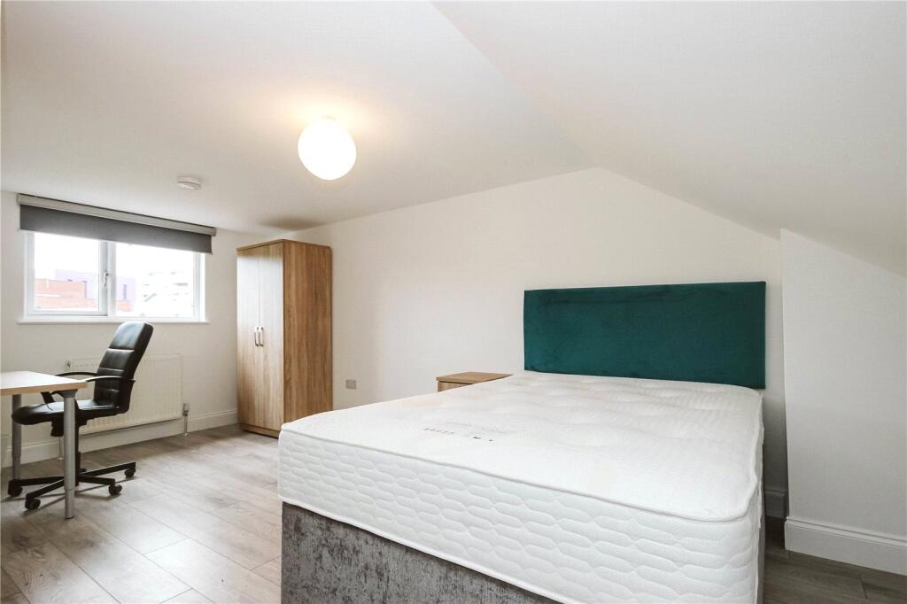 1 bed Mid Terraced House for rent in Bristol. From CJ Hole - Bishopston