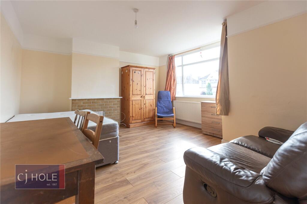 3 bed Mid Terraced House for rent in Bristol. From CJ Hole - Bishopston