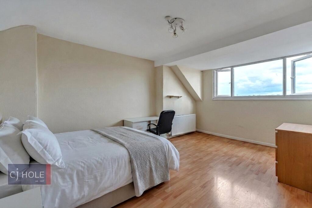 6 bed Mid Terraced House for rent in Bristol. From CJ Hole - Bishopston