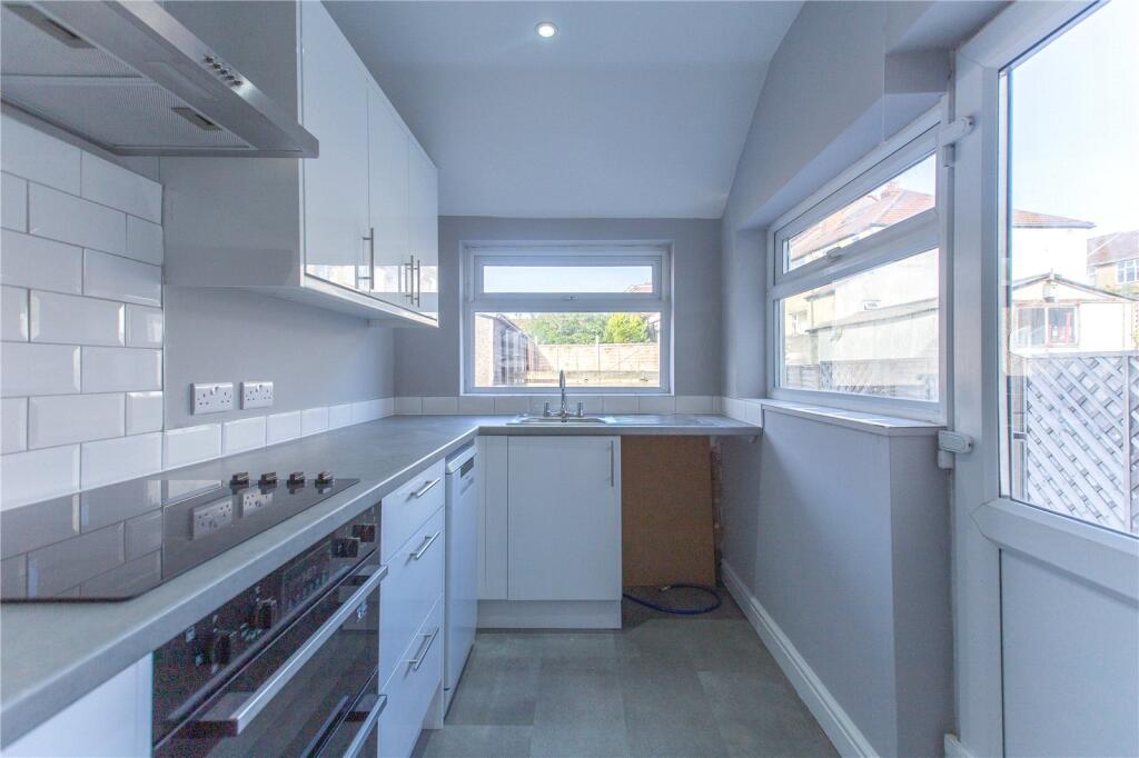 5 bed Mid Terraced House for rent in Bristol. From CJ Hole - Bishopston
