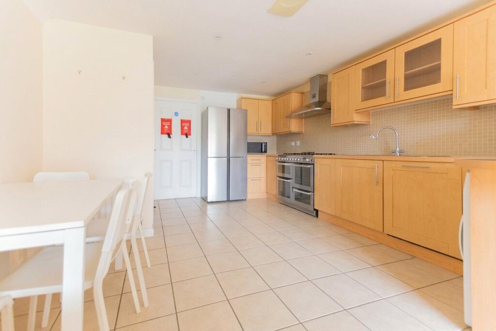 4 bed Mid Terraced House for rent in Bristol. From CJ Hole - Bishopston