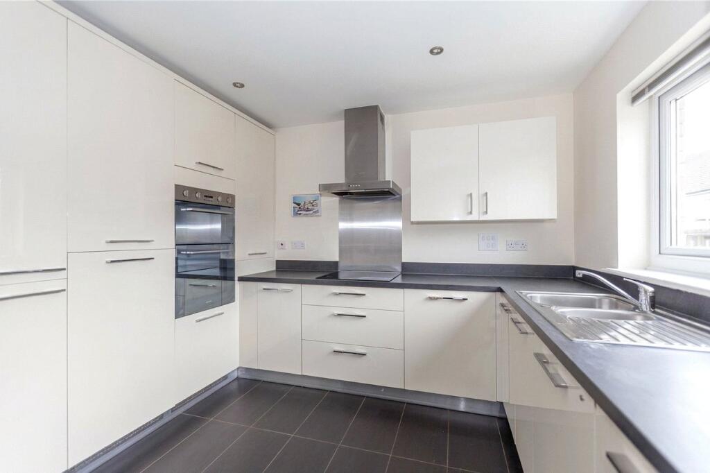 6 bed Semi Detached for rent in Broomhill. From CJ Hole - Bishopston