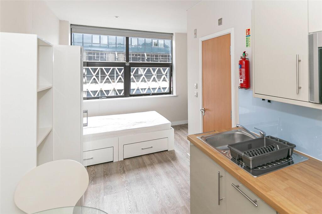 4 bed Studio for rent in Bristol. From CJ Hole - Clifton
