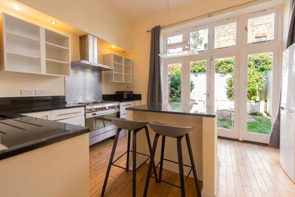 3 bed Mid Terraced House for rent in Bristol. From CJ Hole - Clifton