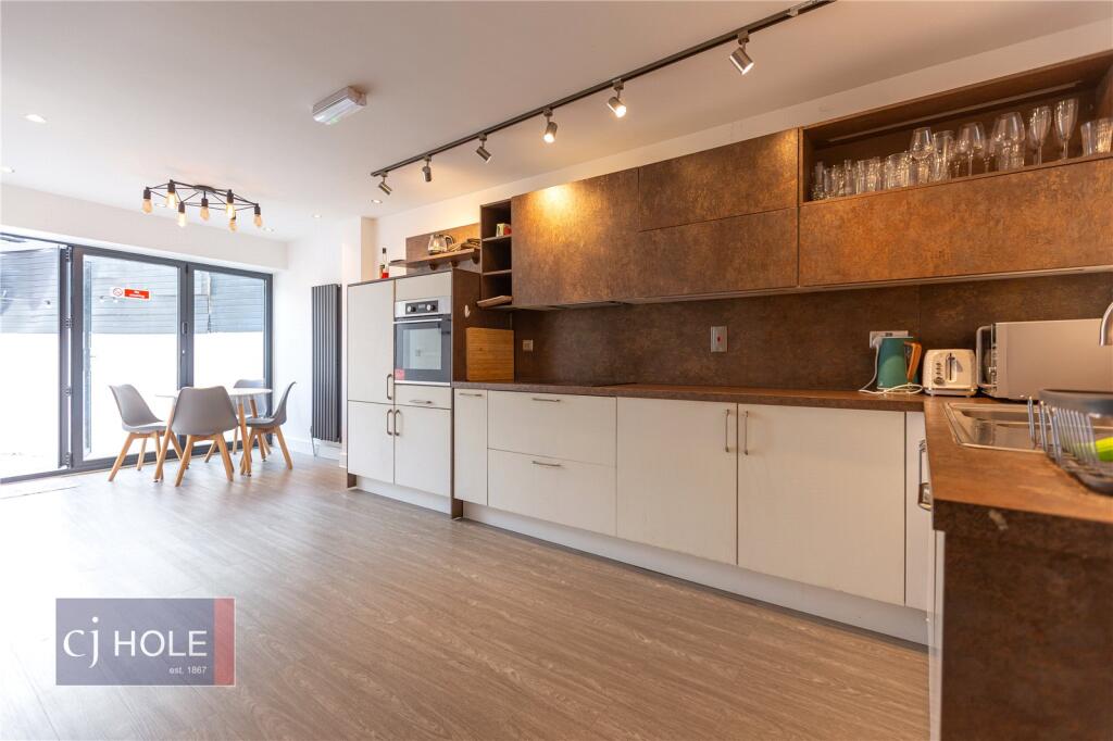 6 bed Detached for rent in Bristol. From CJ Hole - Clifton 6 bed Detached for rent in Bristol. From CJ Hole - Clifton