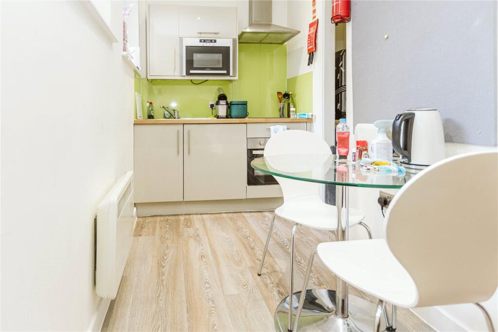 1 bed Annexe for rent in Bristol. From CJ Hole - Clifton 1 bed Annexe for rent in Bristol. From CJ Hole - Clifton