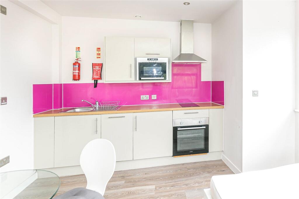 4 bed Studio for rent in Bristol. From CJ Hole - Clifton