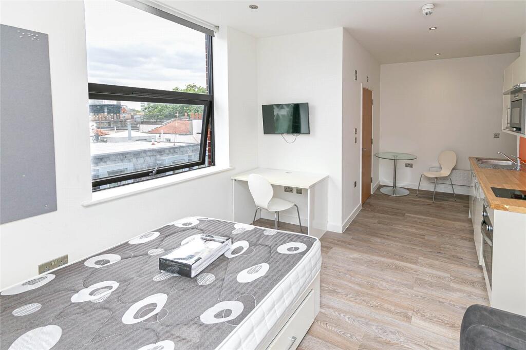 4 bed Studio for rent in Bristol. From CJ Hole - Clifton