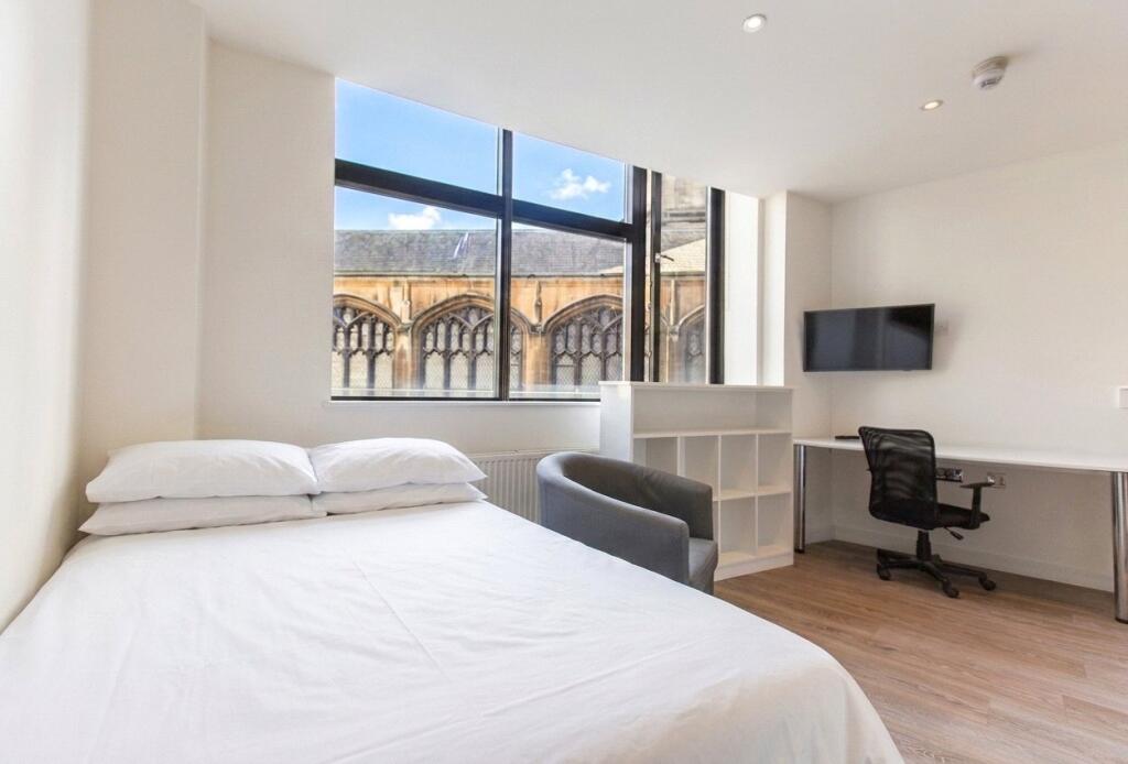 4 bed Studio for rent in Bristol. From CJ Hole - Clifton
