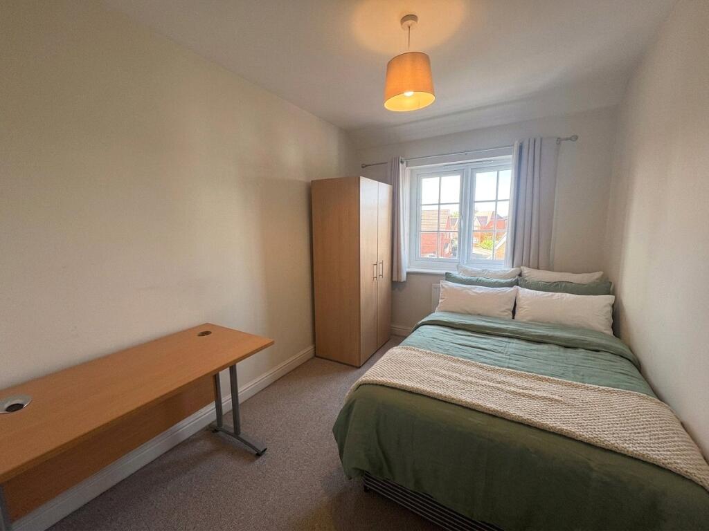 6 bed Mid Terraced House for rent in Frenchay. From CJ Hole - Clifton