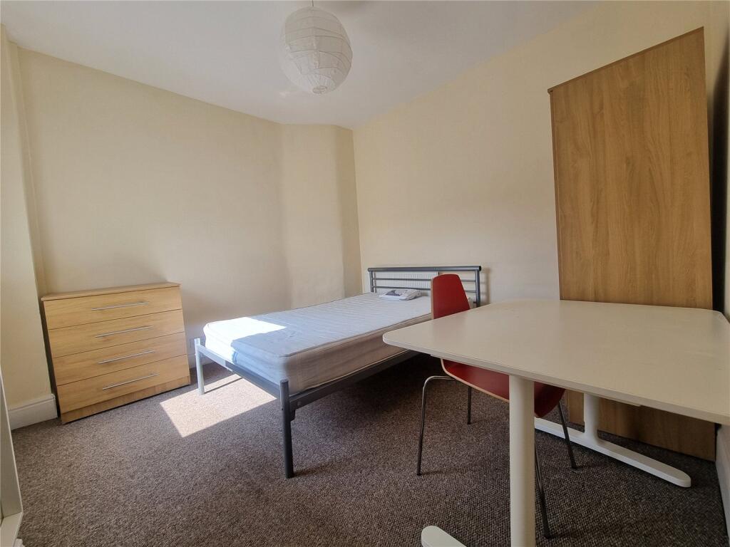 6 bed Mid Terraced House for rent in Bristol. From CJ Hole - Kingswood 6 bed Mid Terraced House for rent in Bristol. From CJ Hole - Kingswood