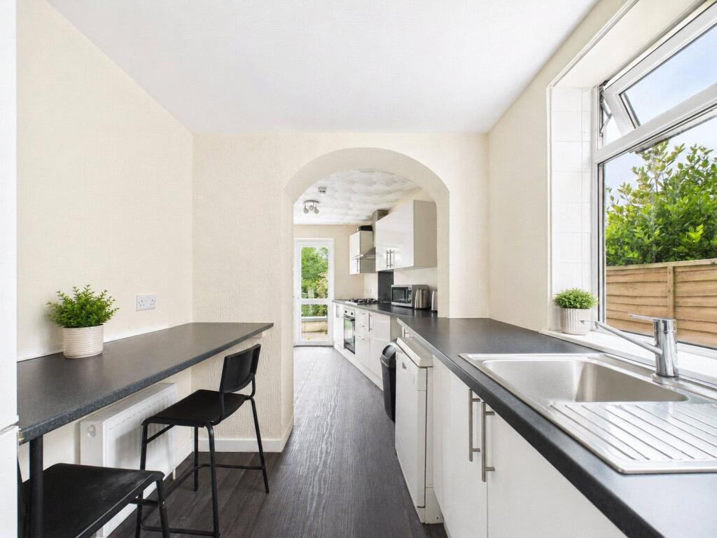 6 bed End of Terrace for rent in Hillfields. From CJ Hole - Kingswood 6 bed End of Terrace for rent in Hillfields. From CJ Hole - Kingswood