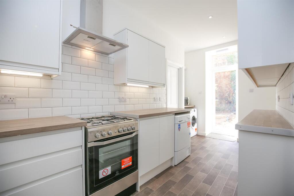 5 bed Mid Terraced House for rent in Newcastle upon Tyne. From Walton Robinson Property Consultants Ltd