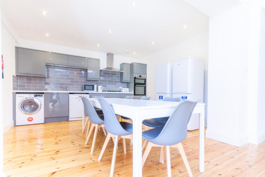 8 bed Mid Terraced House for rent in Newcastle upon Tyne. From Walton Robinson Property Consultants Ltd