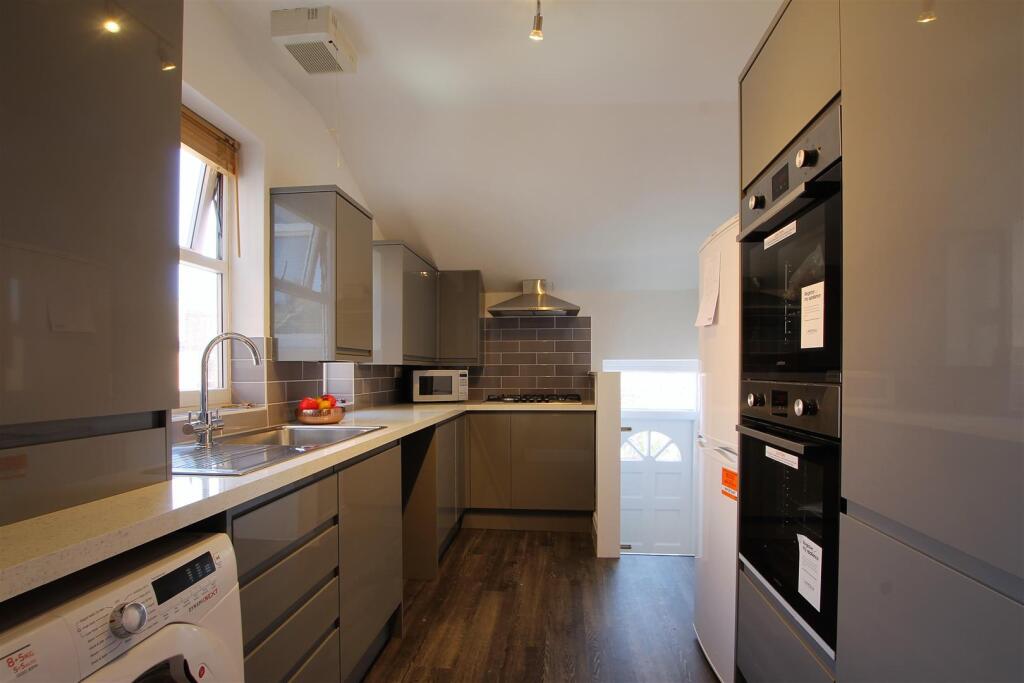 6 bed Annexe for rent in Newcastle upon Tyne. From Walton Robinson Property Consultants Ltd