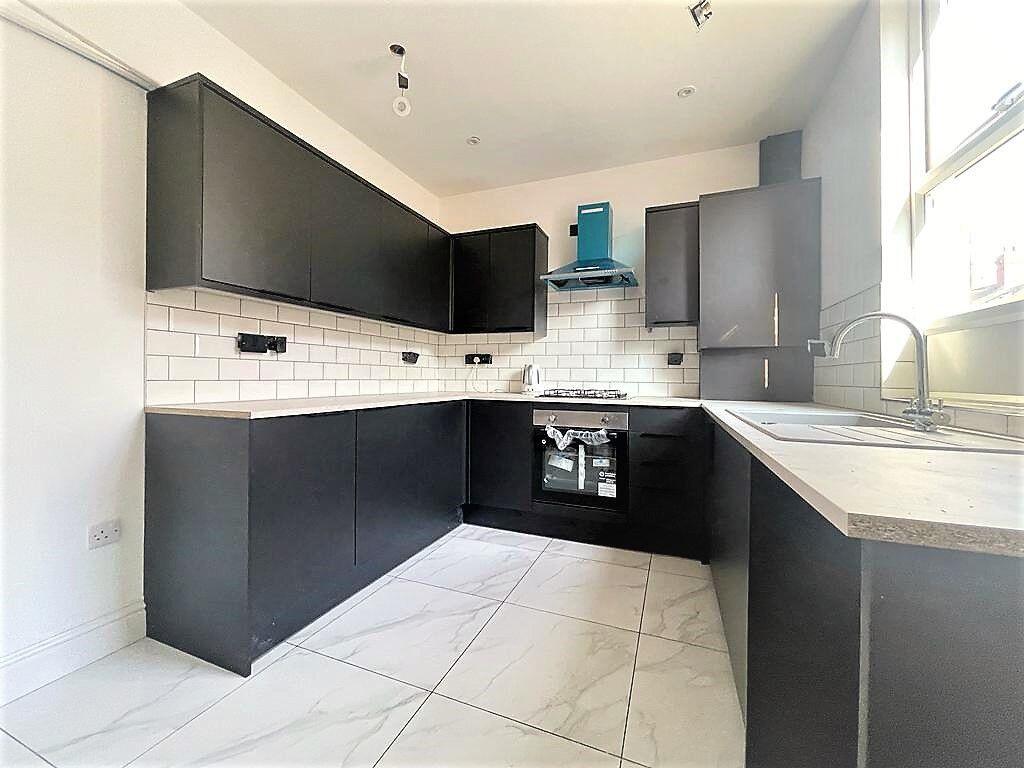 4 bed Mid Terraced House for rent in Leeds. From Barford Property - Bradford