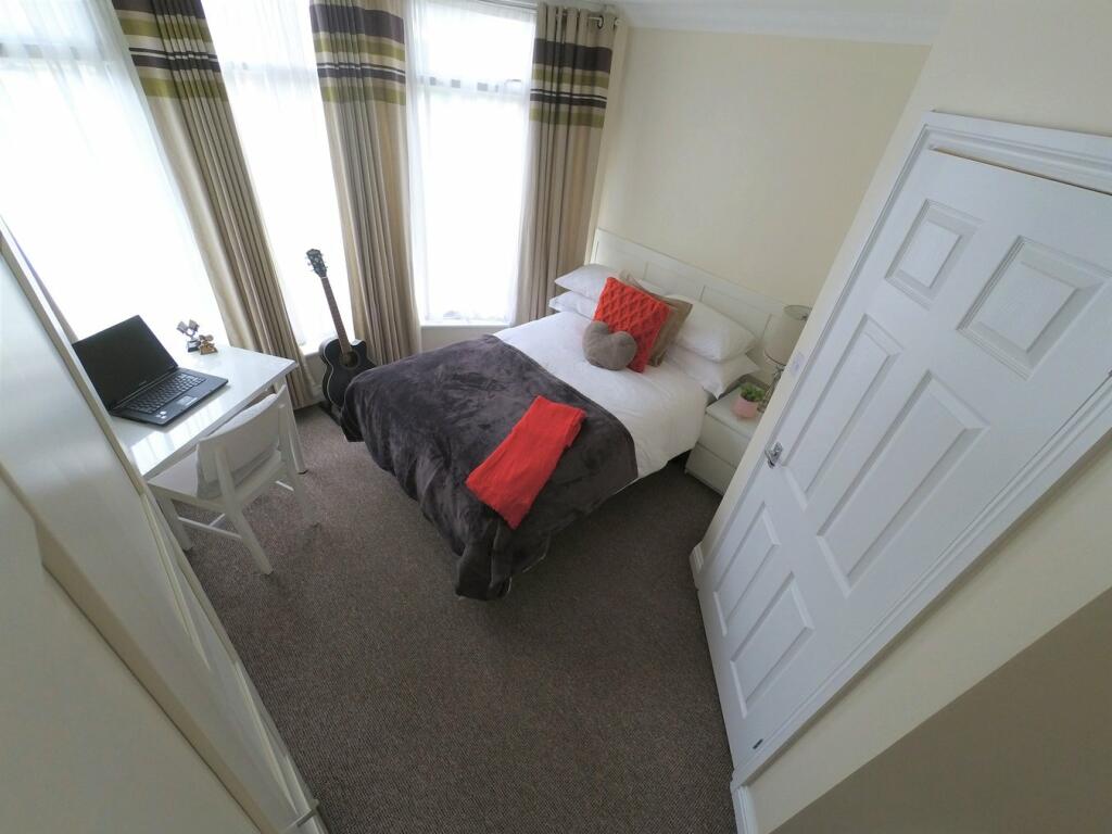 5 bed HMO for rent in Northampton. From Edward Knight Estate Agents - Northampton