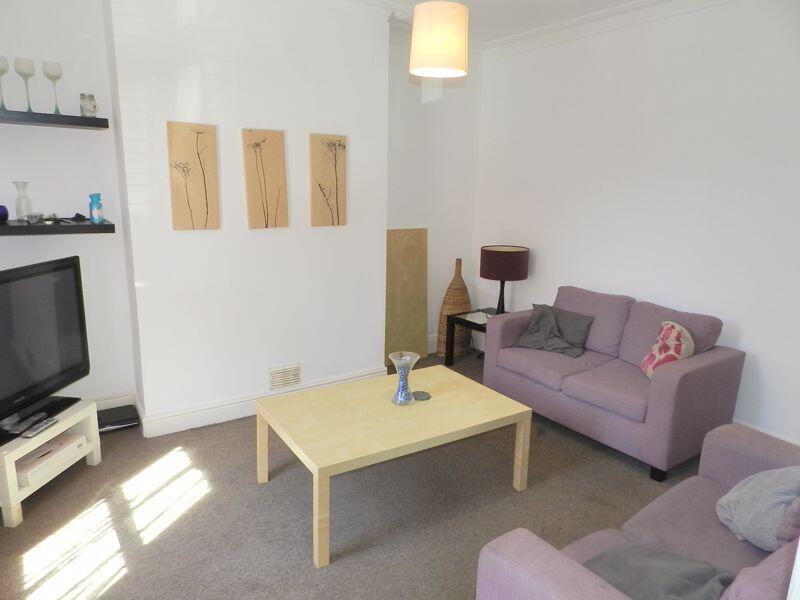 3 bed Mid Terraced House for rent in Leeds. From Castlehill - Headingley