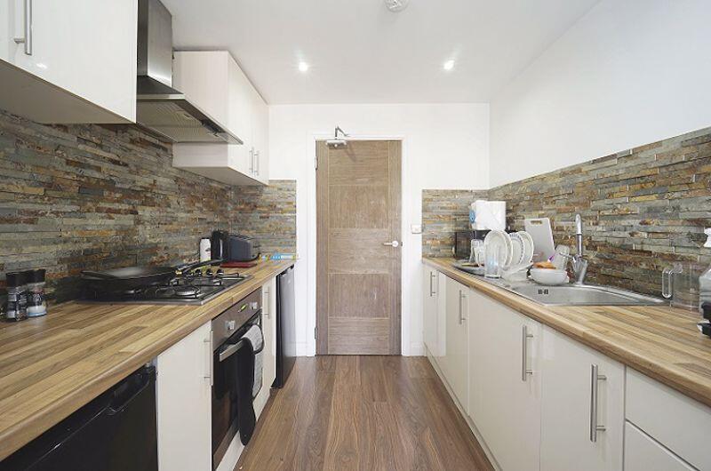 3 bed 1st Floor Flat for rent in Leeds. From Castlehill - Headingley