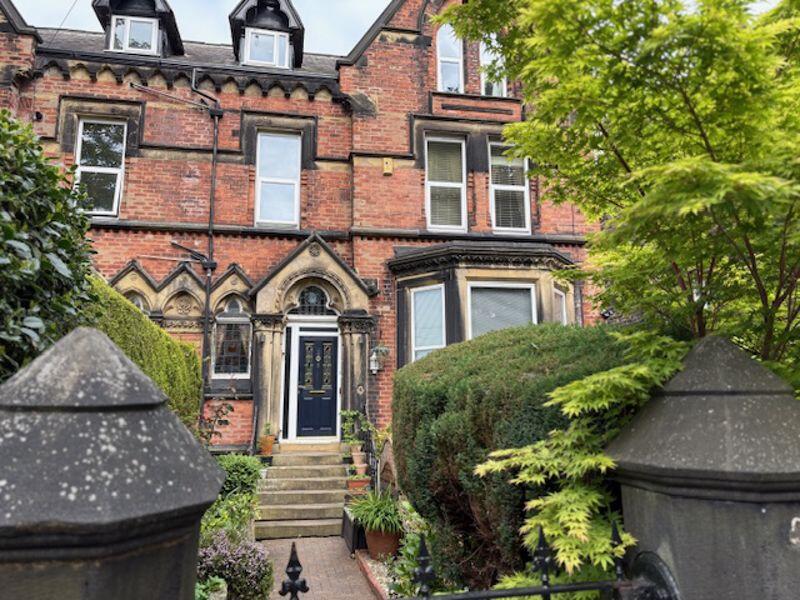 1 bed Mid Terraced House for rent in Leeds. From Castlehill - Headingley