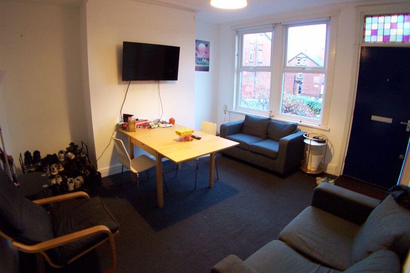 3 bed Mid Terraced House for rent in Leeds. From Castlehill - Headingley