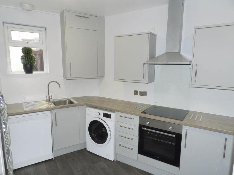 4 bed Mid Terraced House for rent in Leeds. From Castlehill - Headingley 4 bed Mid Terraced House for rent in Leeds. From Castlehill - Headingley