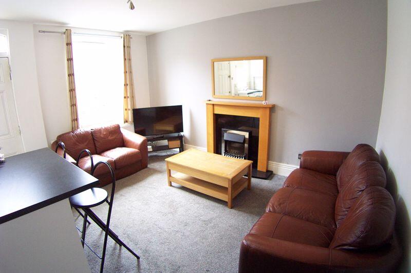 3 bed Mid Terraced House for rent in Leeds. From Castlehill - Headingley