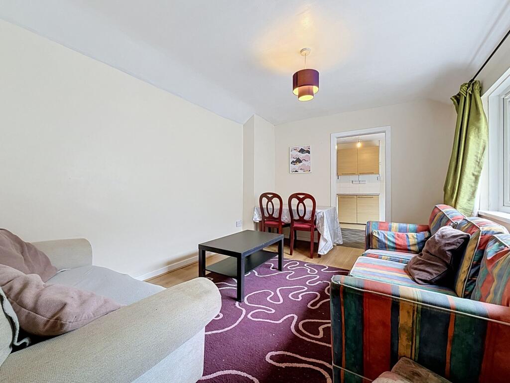 3 bed Apartment for rent in Cardiff. From Harry Harper Sales & Lettings - Cathays
