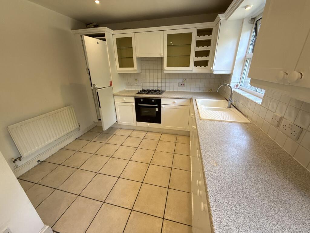 3 bed Mid Terraced House for rent in Cardiff. From Harry Harper Sales & Lettings - Cathays