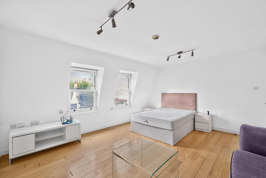 3 bed Apartment for rent in London. From Stirling Ackroyd - Clerkenwell