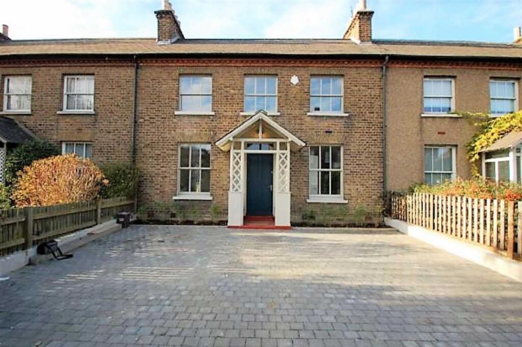 4 bed Mid Terraced House for rent in London. From Squires Estates - Mill Hill