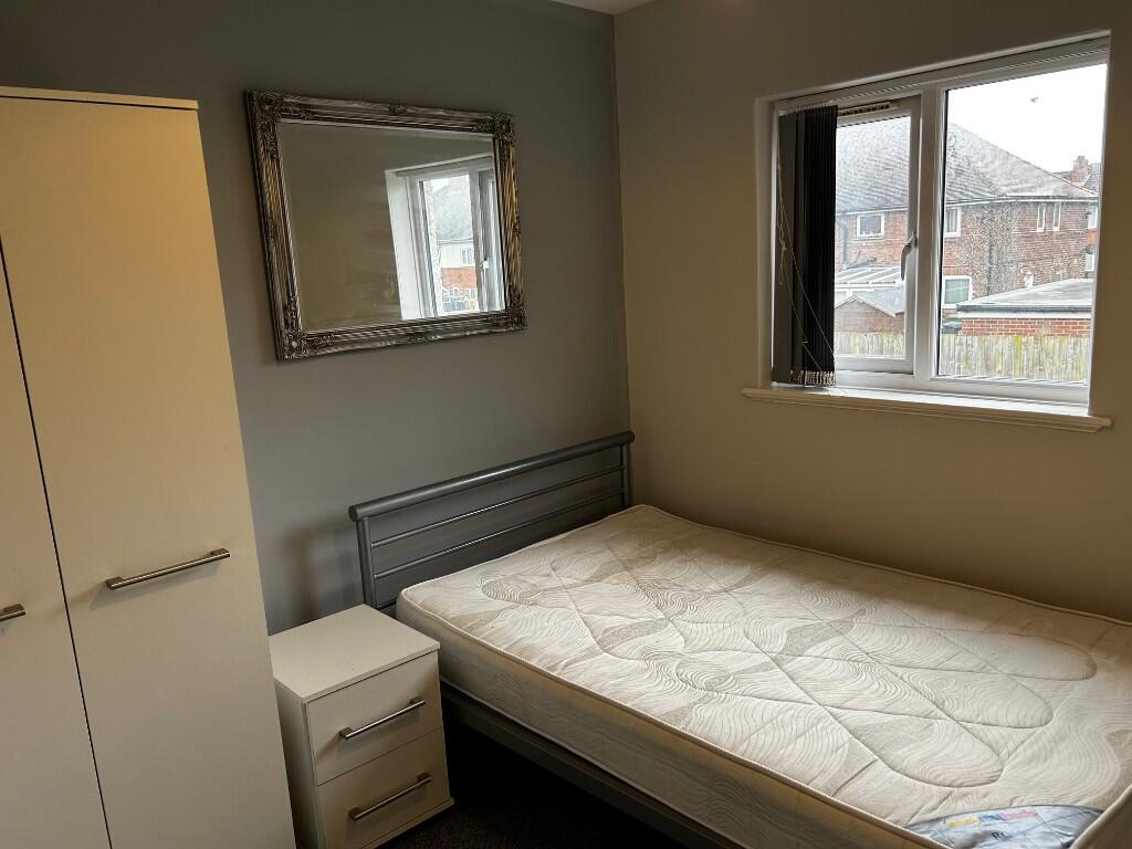 6 bed Mid Terraced House for rent in Skelton. From 2 Let Agency - York