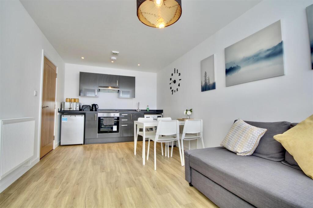 2 bed 1st Floor Flat for rent in Portsmouth. From Bernards Estate and Lettings Agents - Land & New Homes