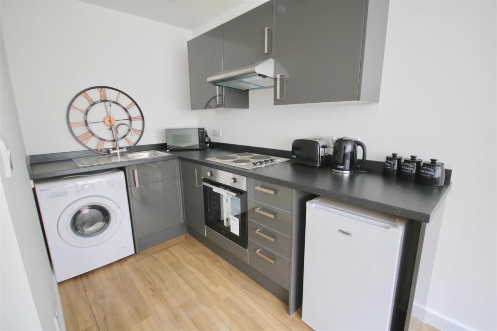 2 bed 1st Floor Flat for rent in Portsmouth. From Bernards Estate and Lettings Agents - Land & New Homes