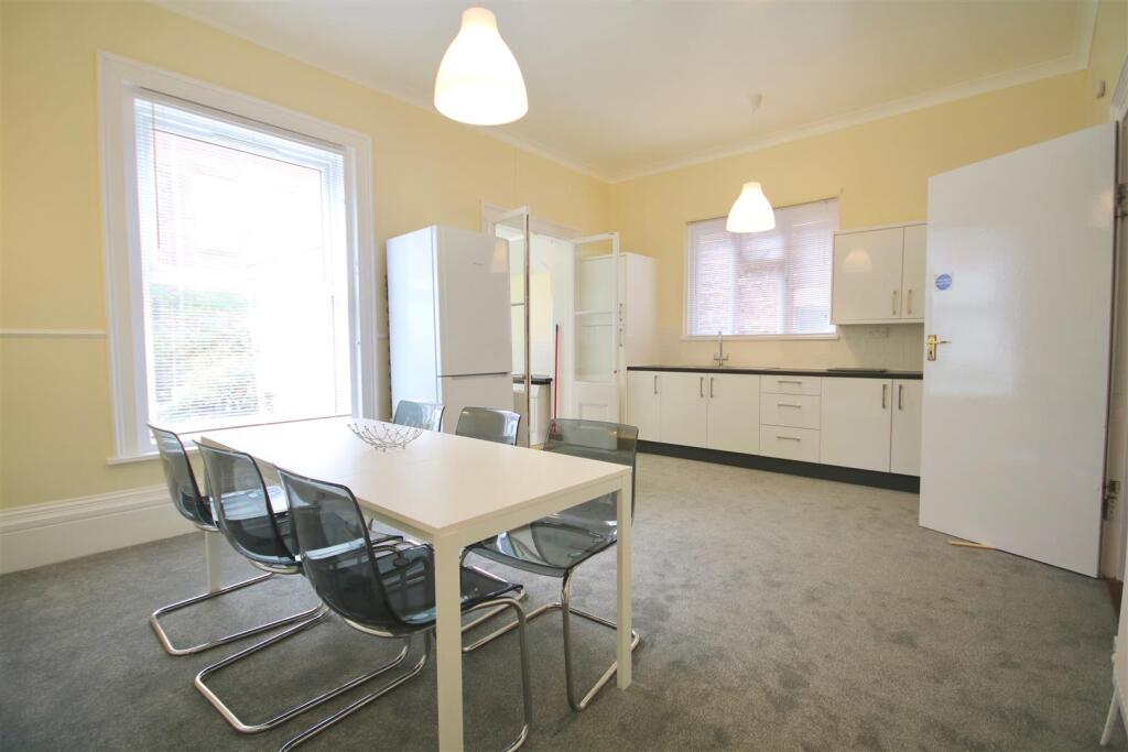 6 bed Semi Detached for rent in Portsmouth. From Bernards Estate and Lettings Agents - Land & New Homes