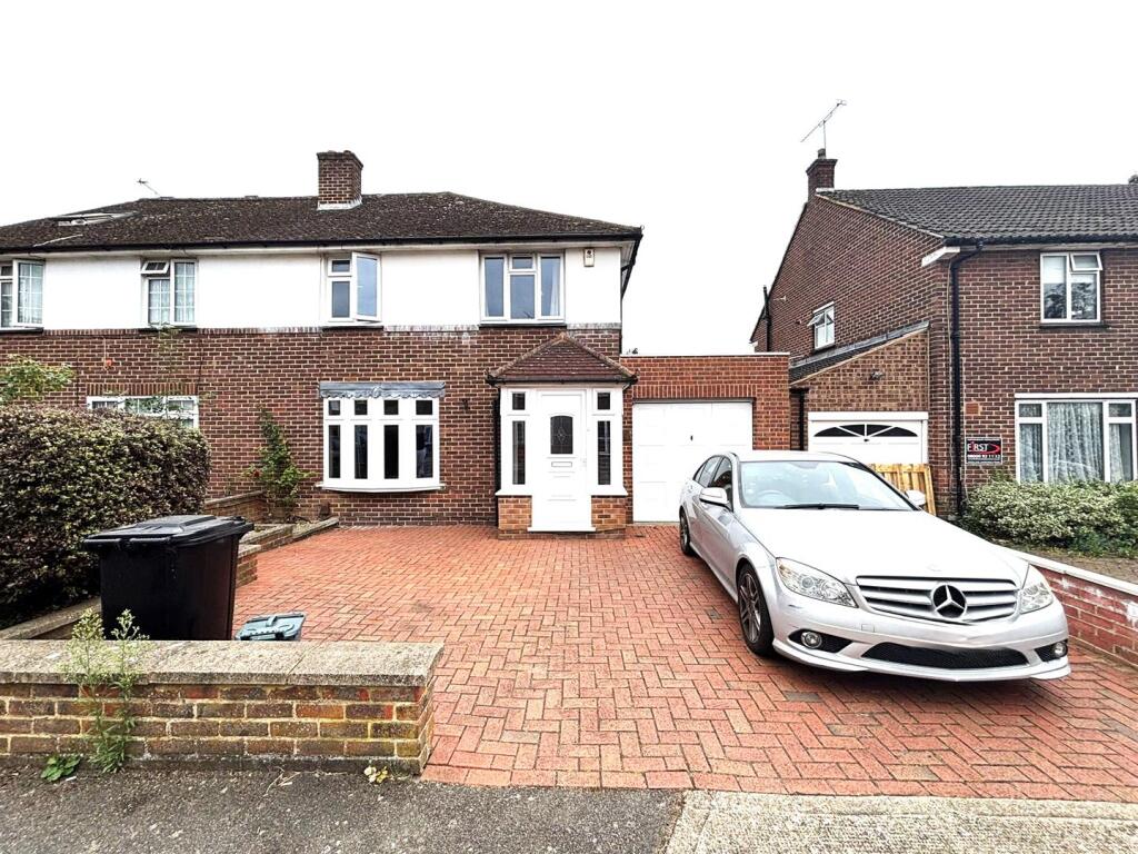 4 bed Detached for rent in Uxbridge. From Coopers - Hillingdon