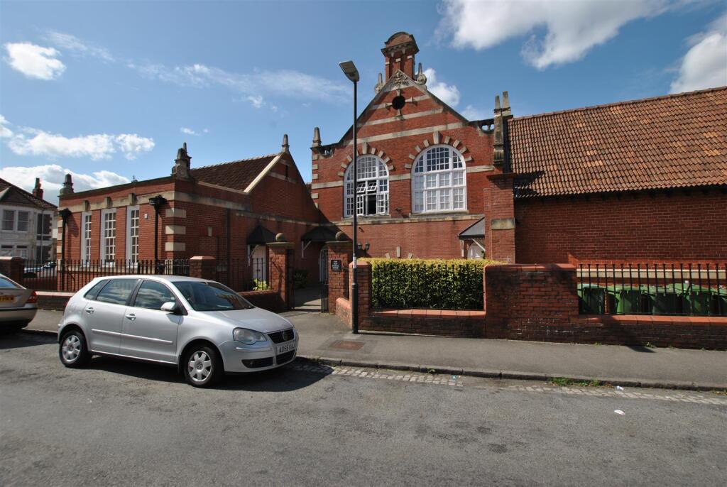1 bed 1st Floor Flat for rent in Bristol. From Greenwoods Property Centre Ltd - Knowle
