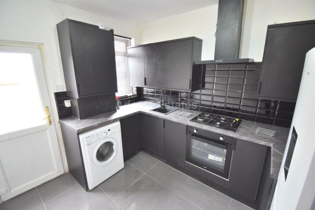 3 bed 1st Floor Flat for rent in Reading. From Adams Estates - Reading