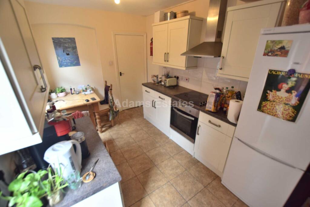 4 bed Mid Terraced House for rent in Reading. From Adams Estates - Reading